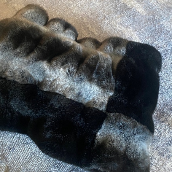 Donna Salyers Fabulous Furs Faux Fur Scarf - Picture 3 of 3
